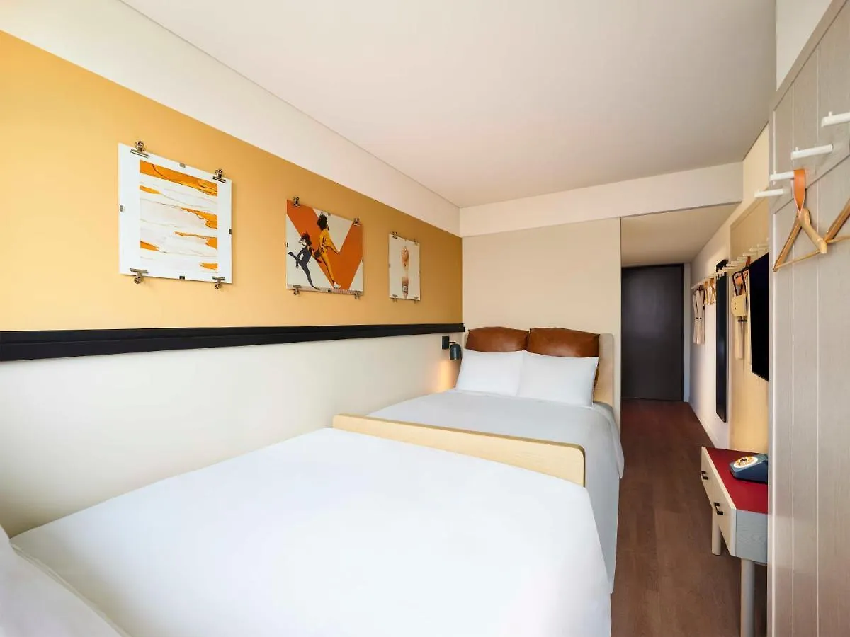 Moxy Seoul Myeongdong Hotel 3*,